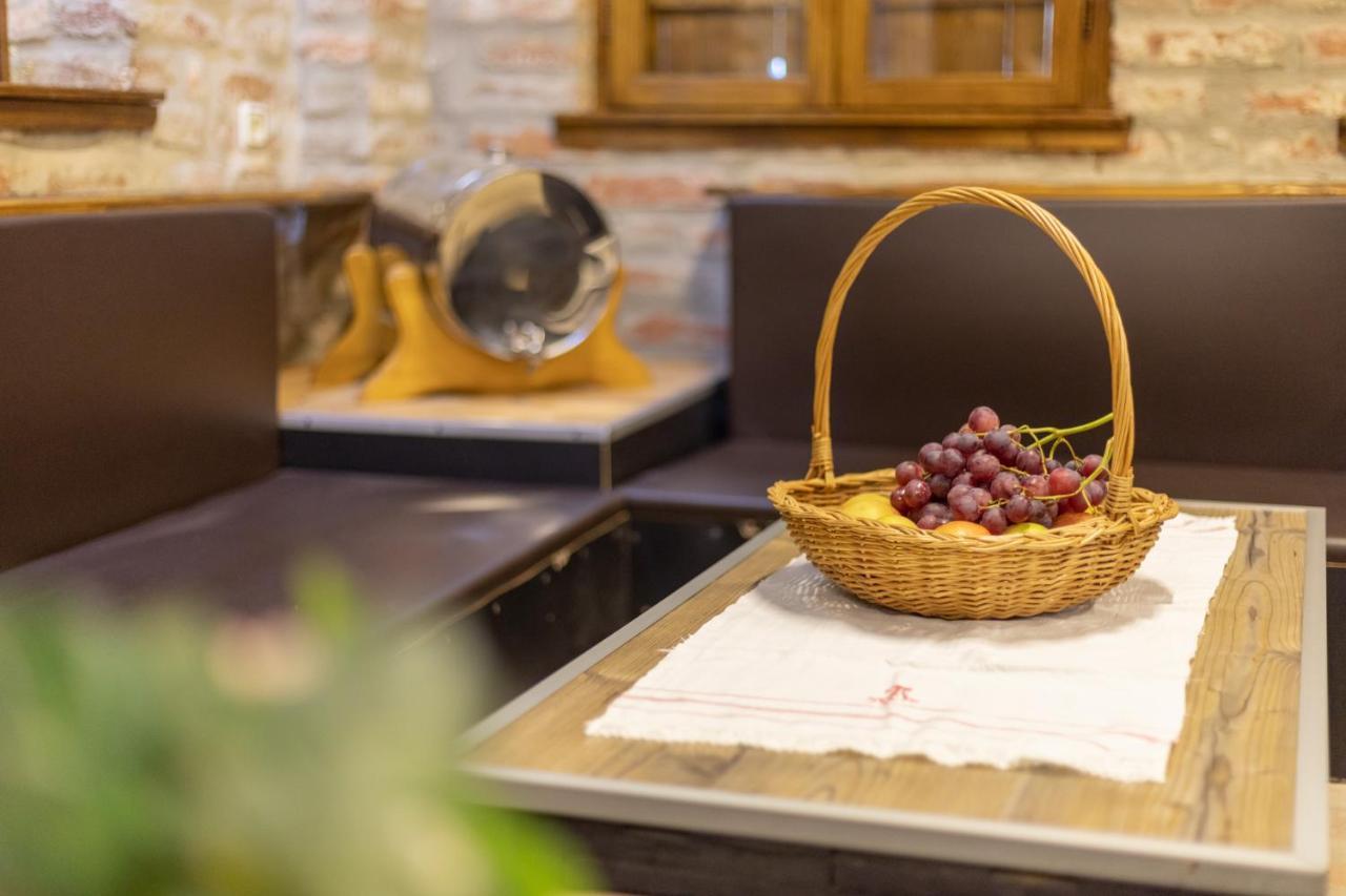 Hotel Kuca Za Odmor Baranjski Dvori à Zmajevac Extérieur photo