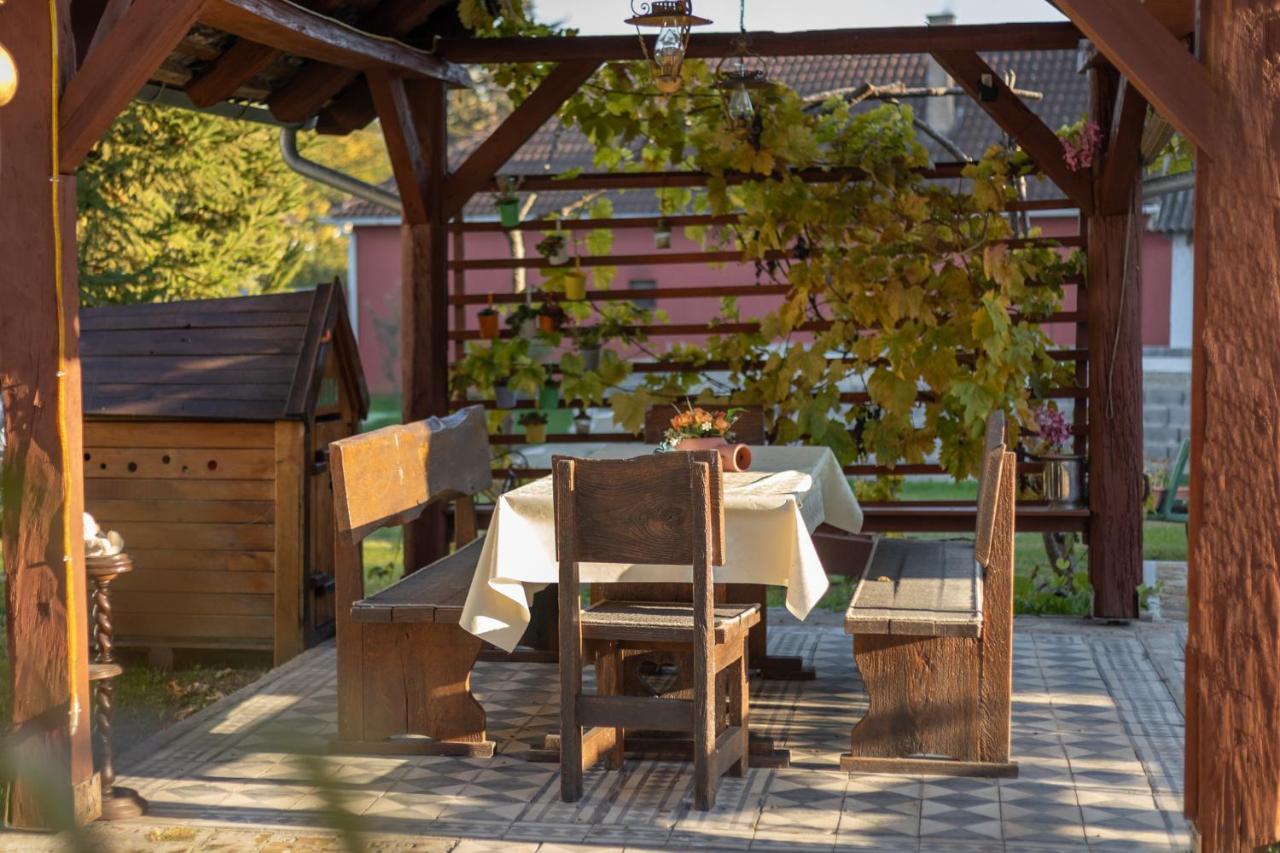 Hotel Kuca Za Odmor Baranjski Dvori à Zmajevac Extérieur photo