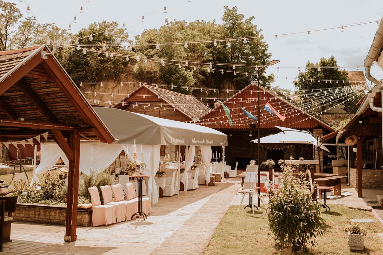 Hotel Kuca Za Odmor Baranjski Dvori à Zmajevac Extérieur photo