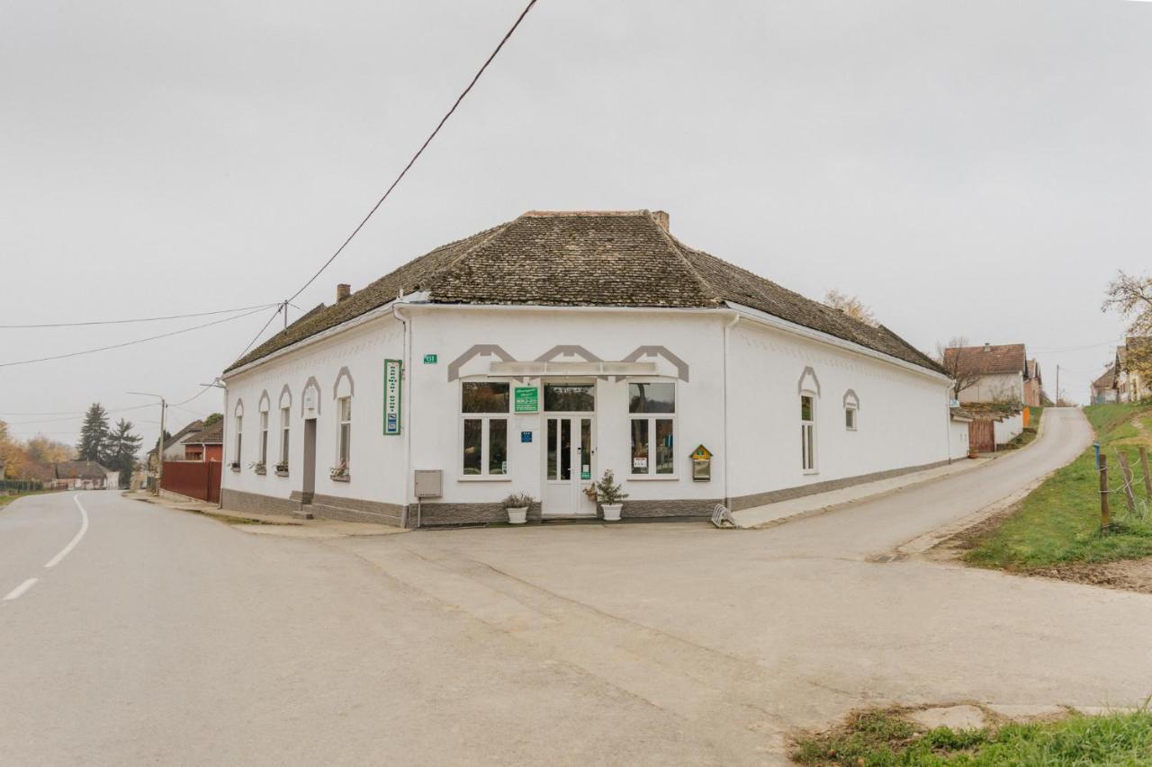 Hotel Kuca Za Odmor Baranjski Dvori à Zmajevac Extérieur photo