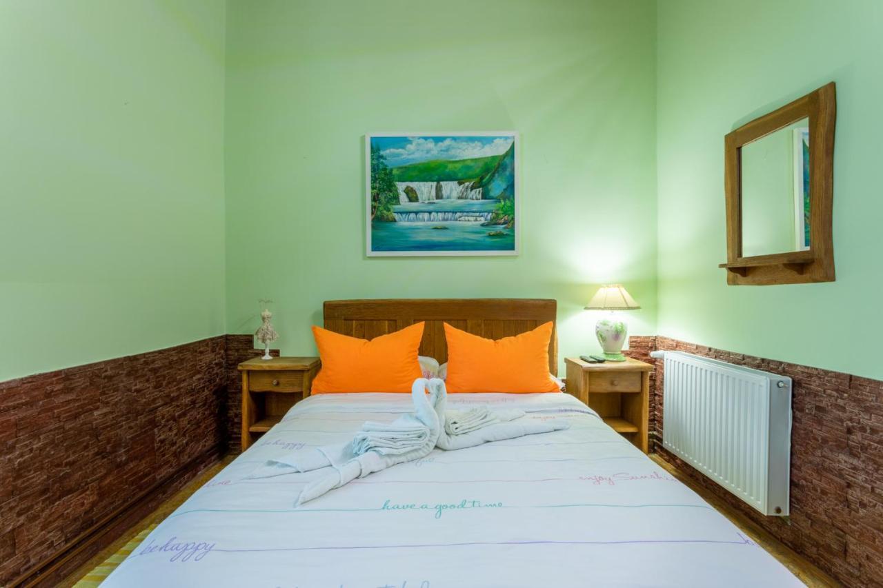 Hotel Kuca Za Odmor Baranjski Dvori à Zmajevac Extérieur photo